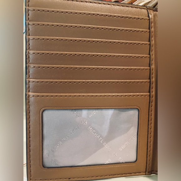 Michael Kors Passport/ID Holder NWOT - Picture 7 of 8